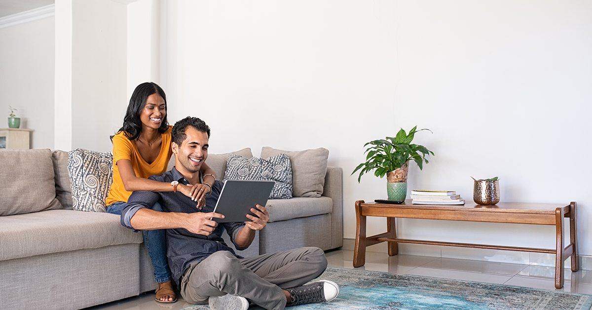 A-couple-discussing-ideas-in-a-living-room