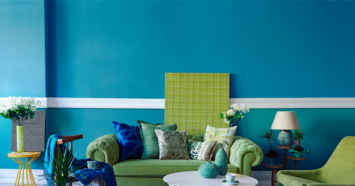 Beautiful-blue-walls-in-the-room
