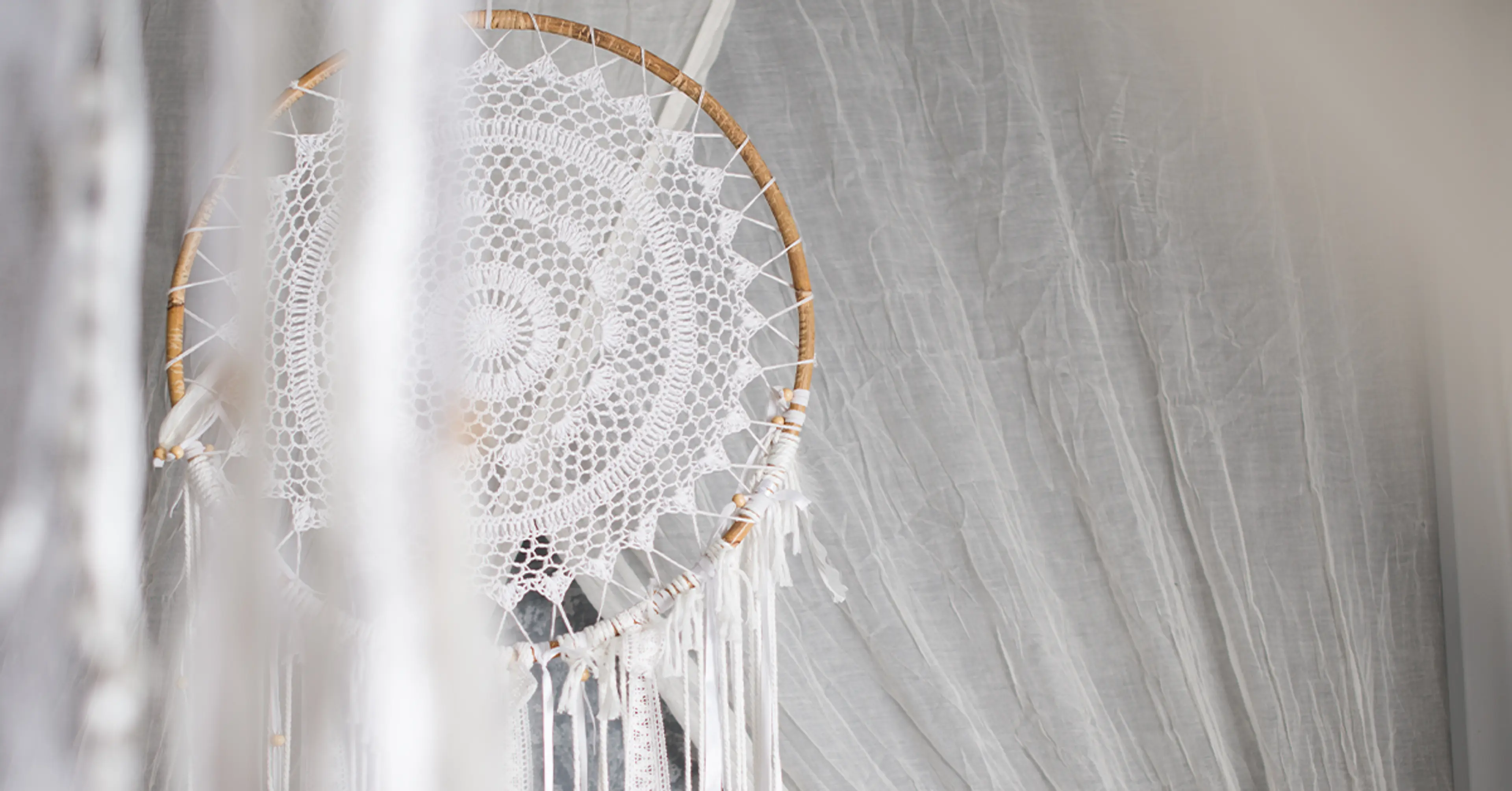 Beautiful-dreamcatcher-as-a-wedding-decor