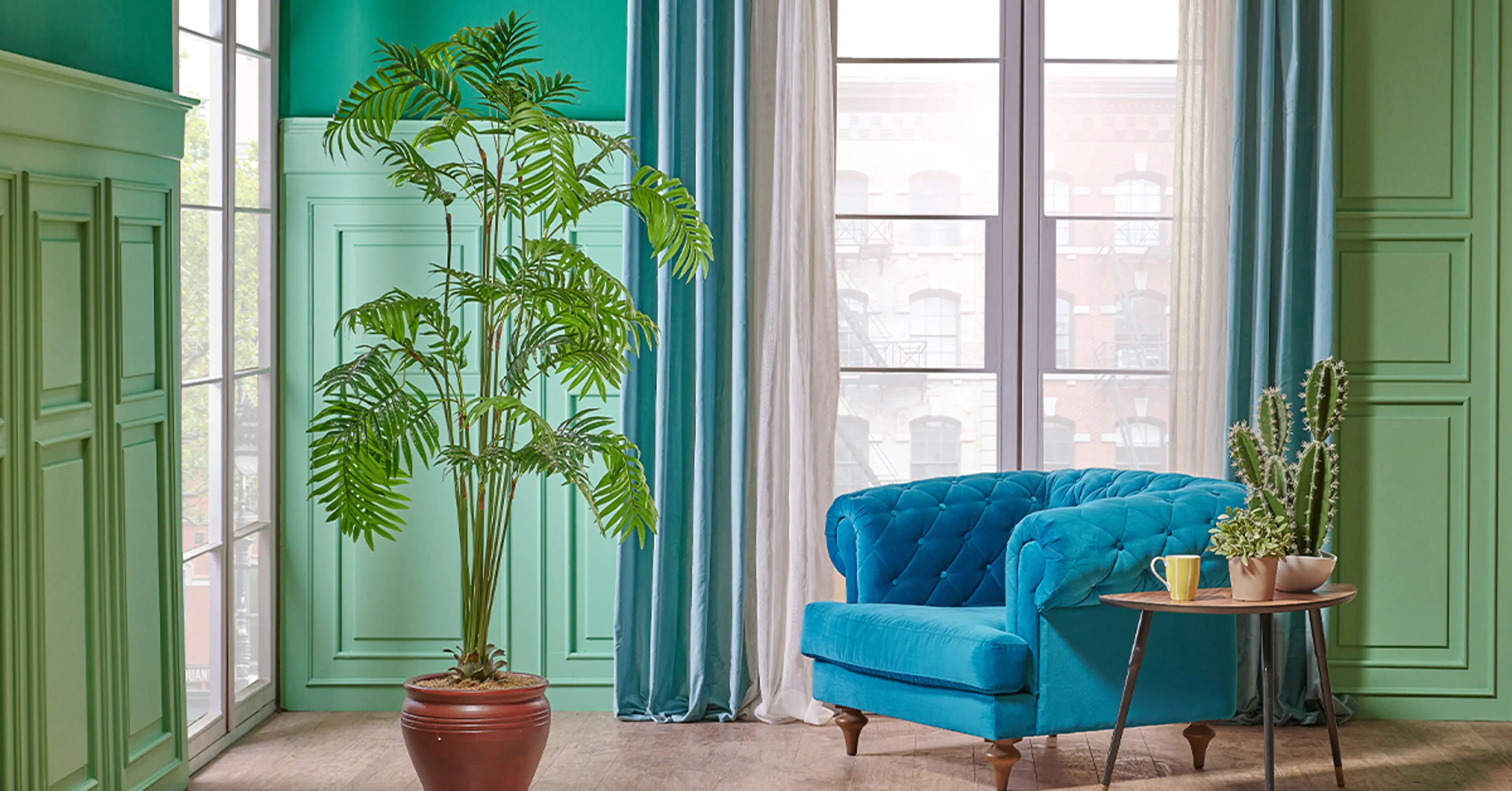 Beautiful-green-walls-in-the-drawing-room