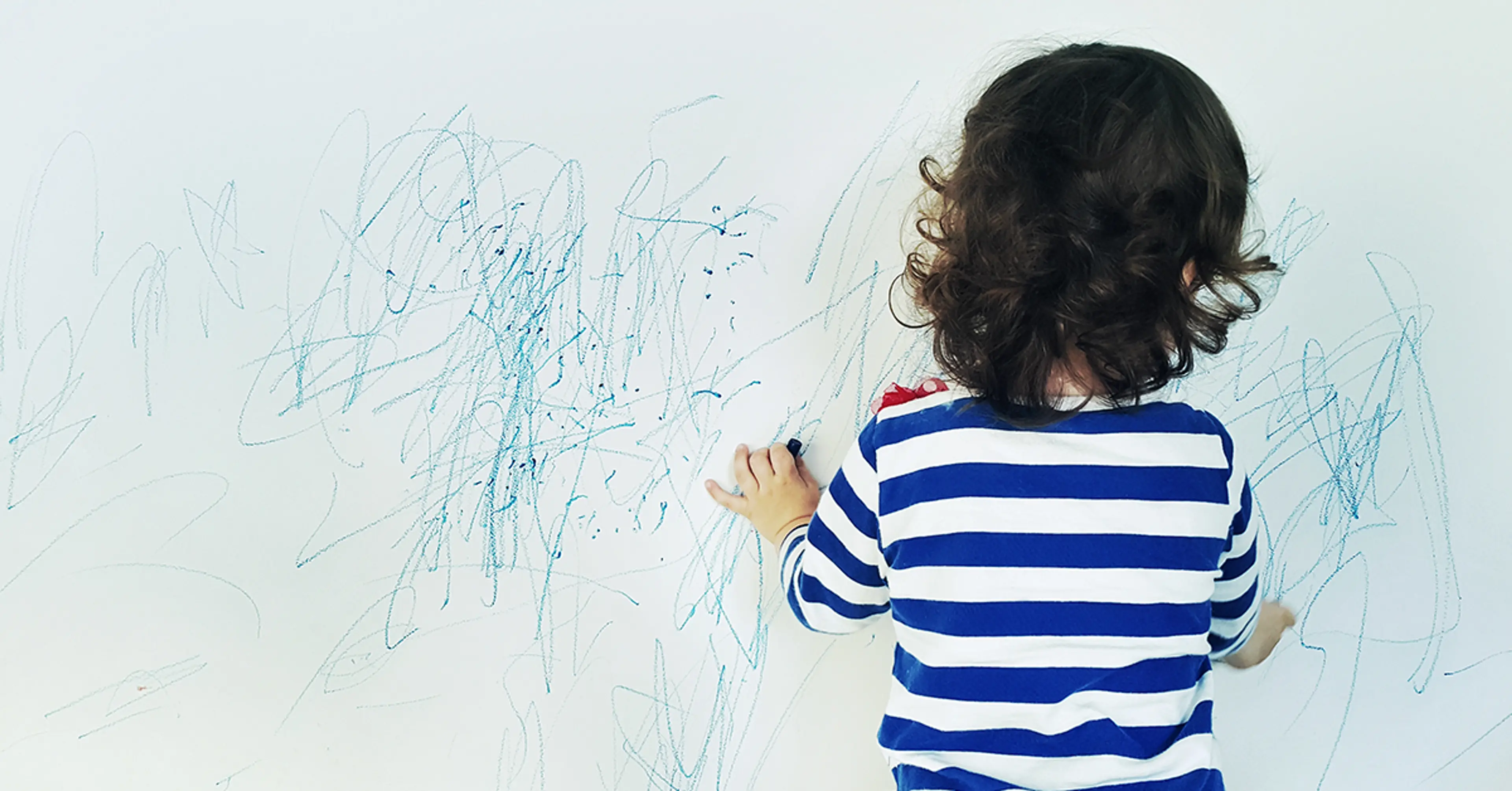 Child-scribbling-on-the-walls
