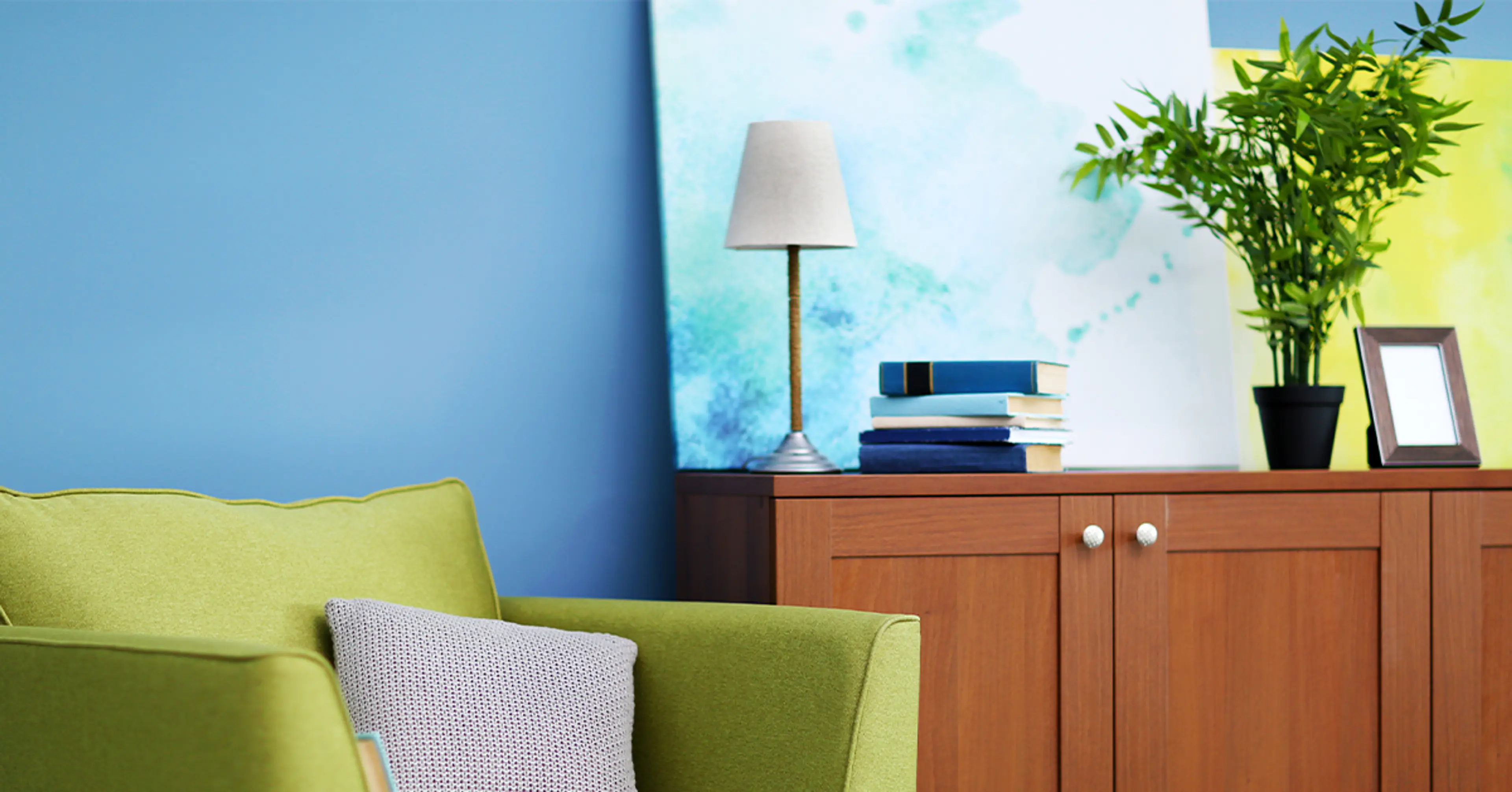 Decorating-with-blue-and-green-paint