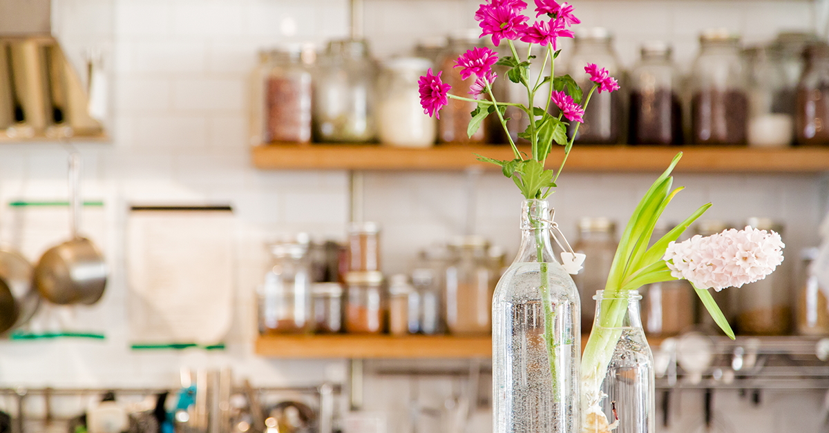 Flowers-in-the-kitchen-table-top
