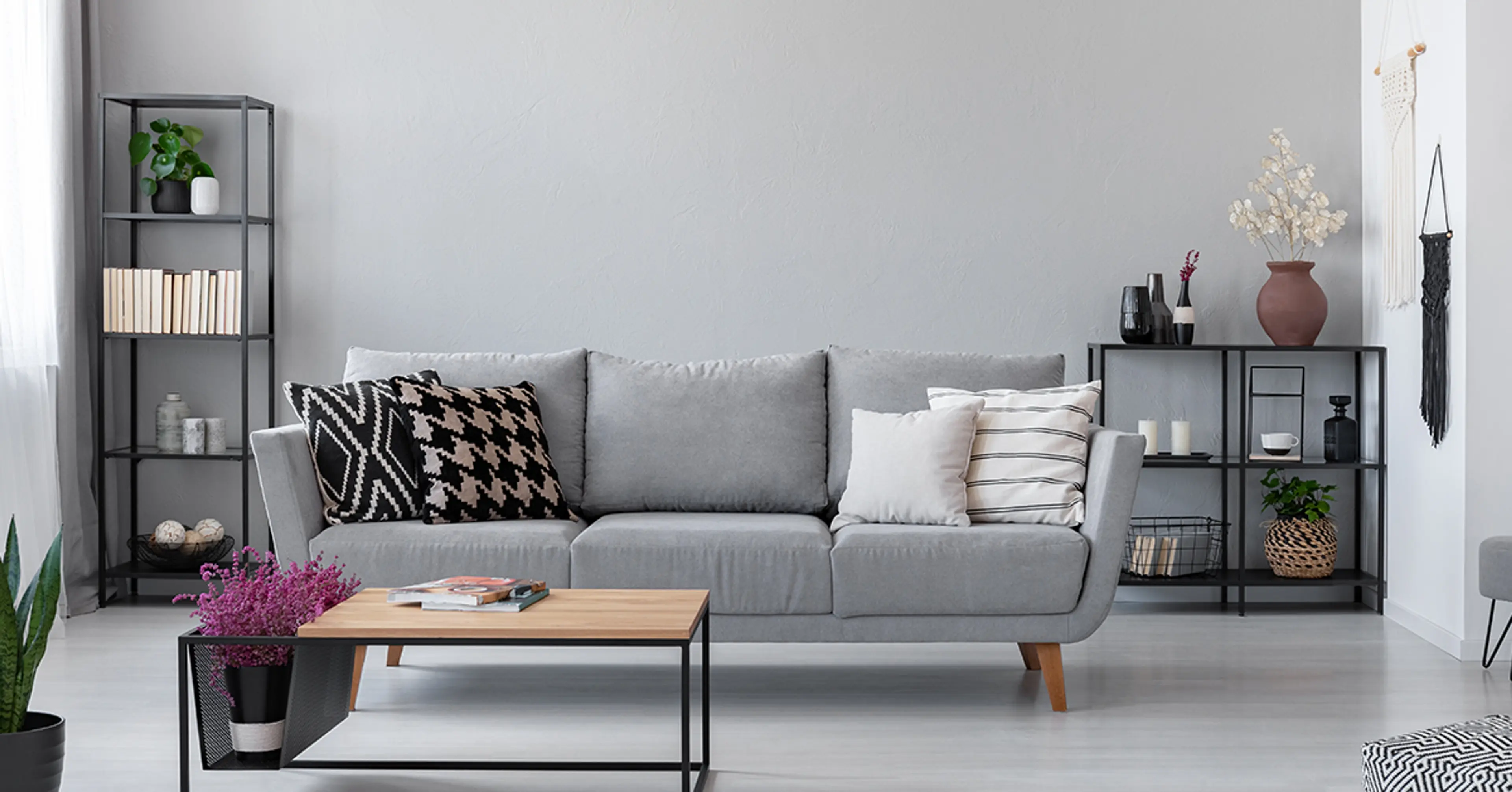 Grey-white-walls-in-a-room