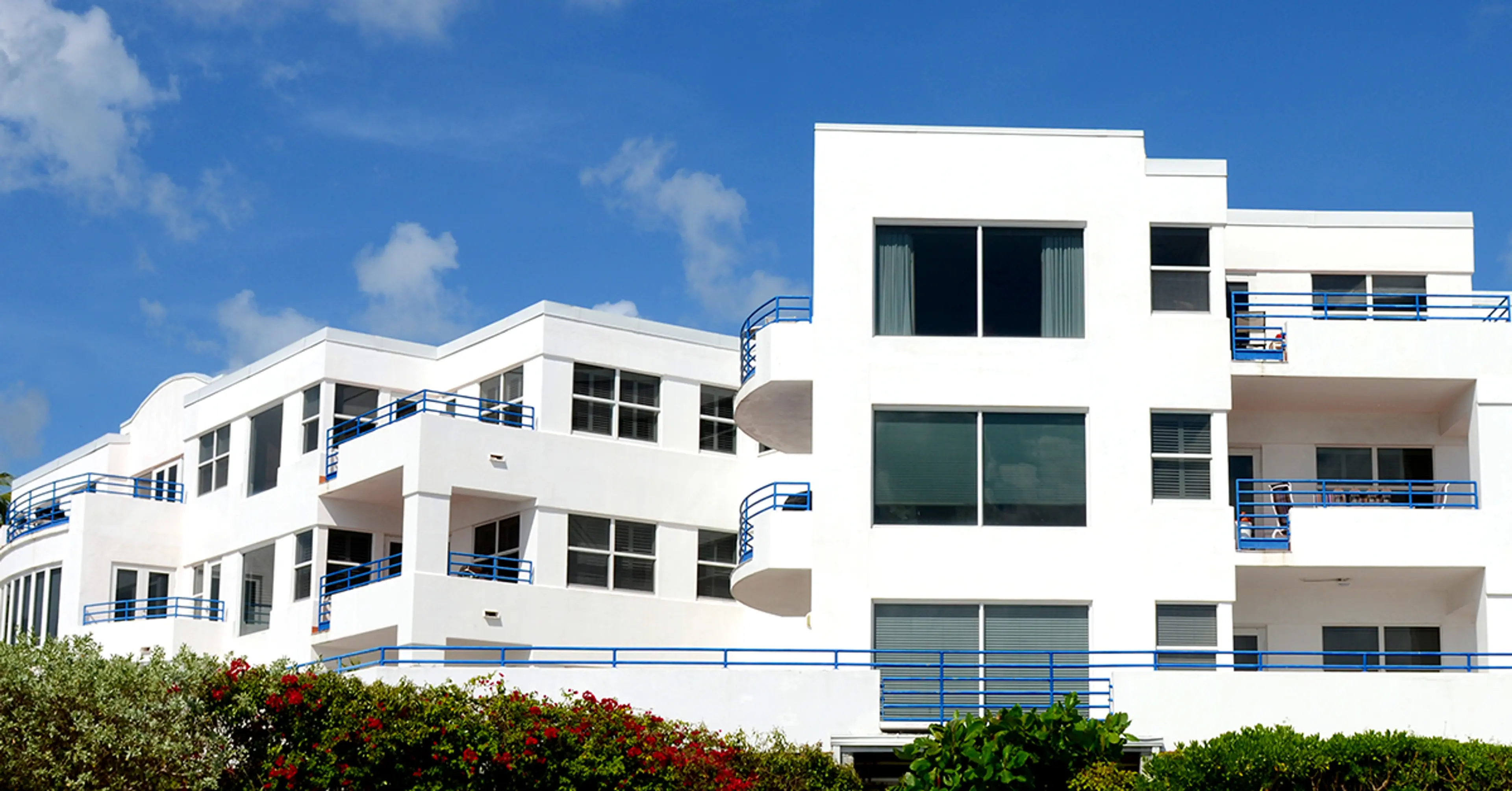 Painting-walls-of-home-exteriors