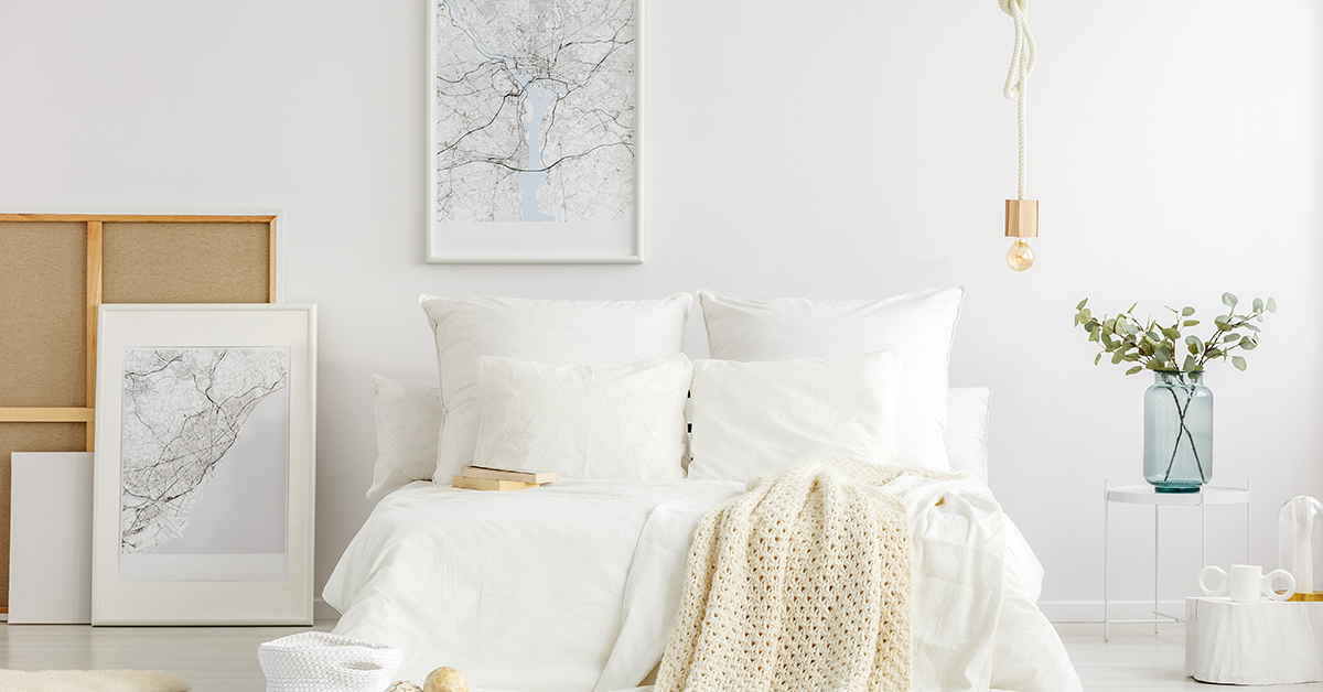 Pure-white-walls-in-a-room
