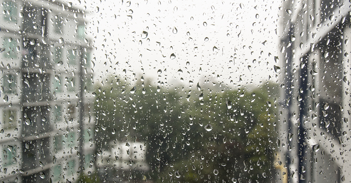 Window-pane-with-raindrops