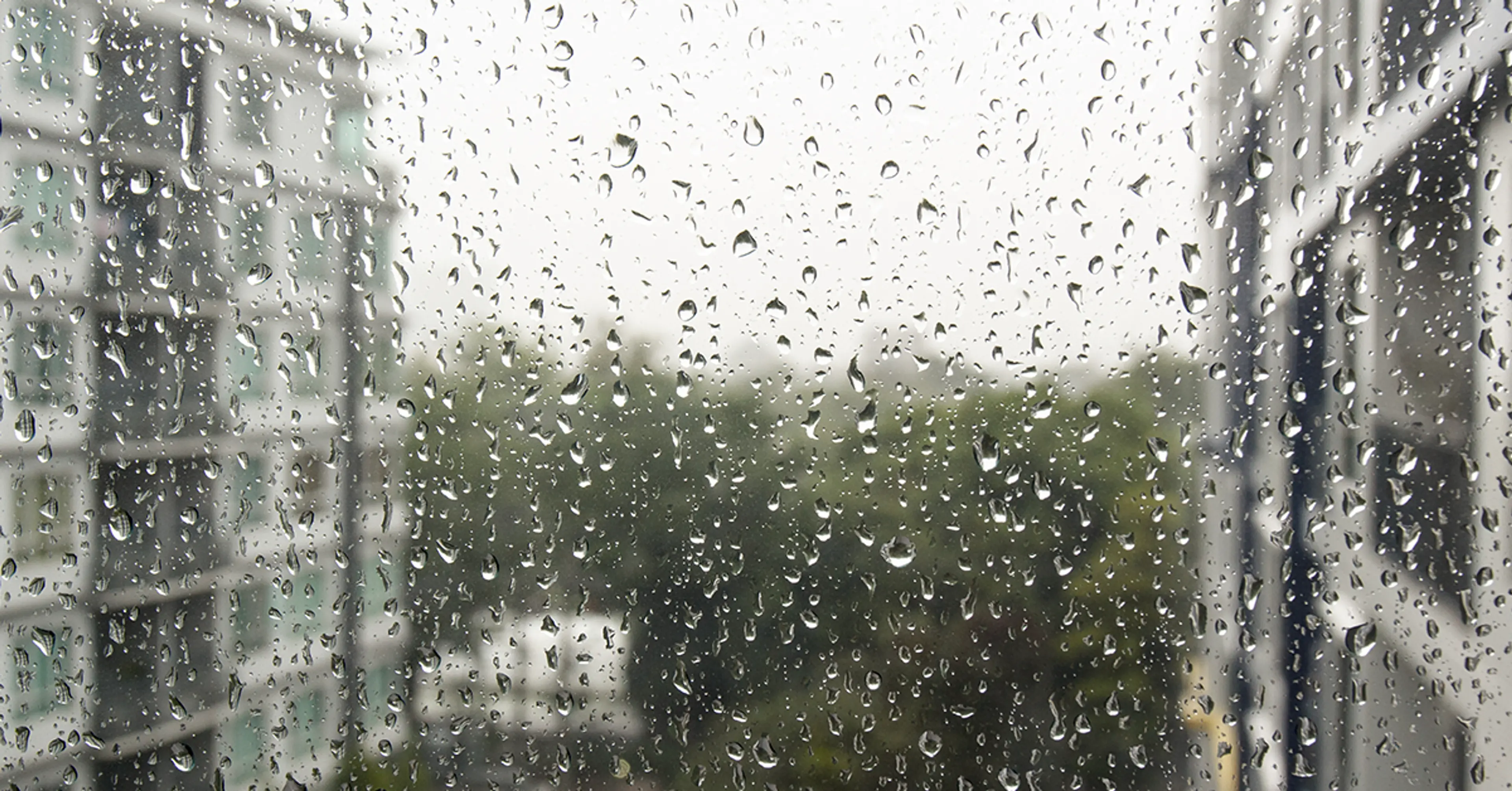 Window-pane-with-raindrops
