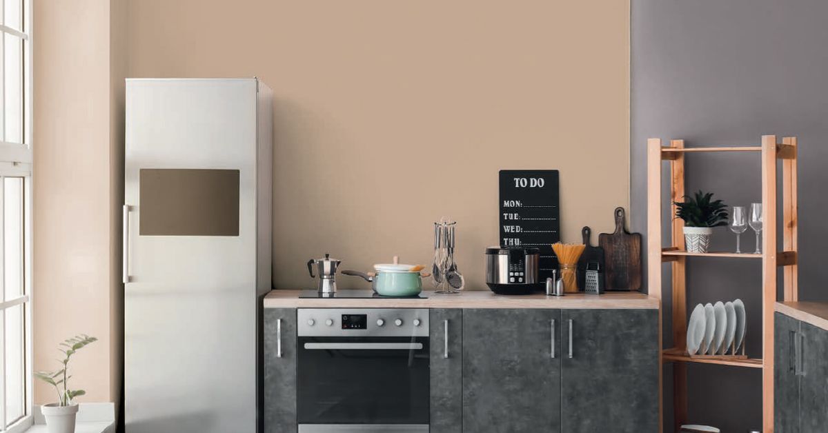 brown-walls-in-the-room