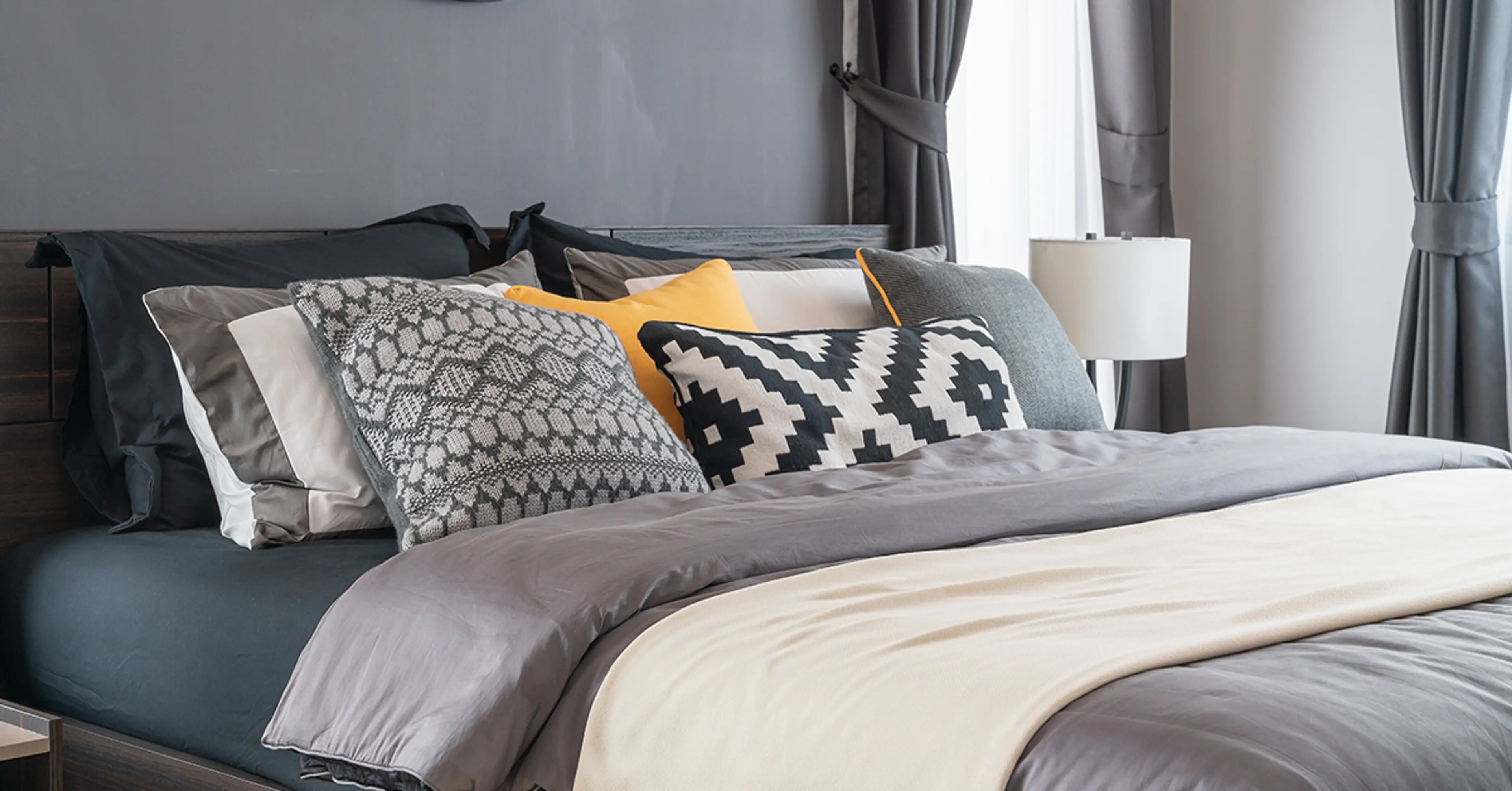 cosy-textiles-in-farmhouse