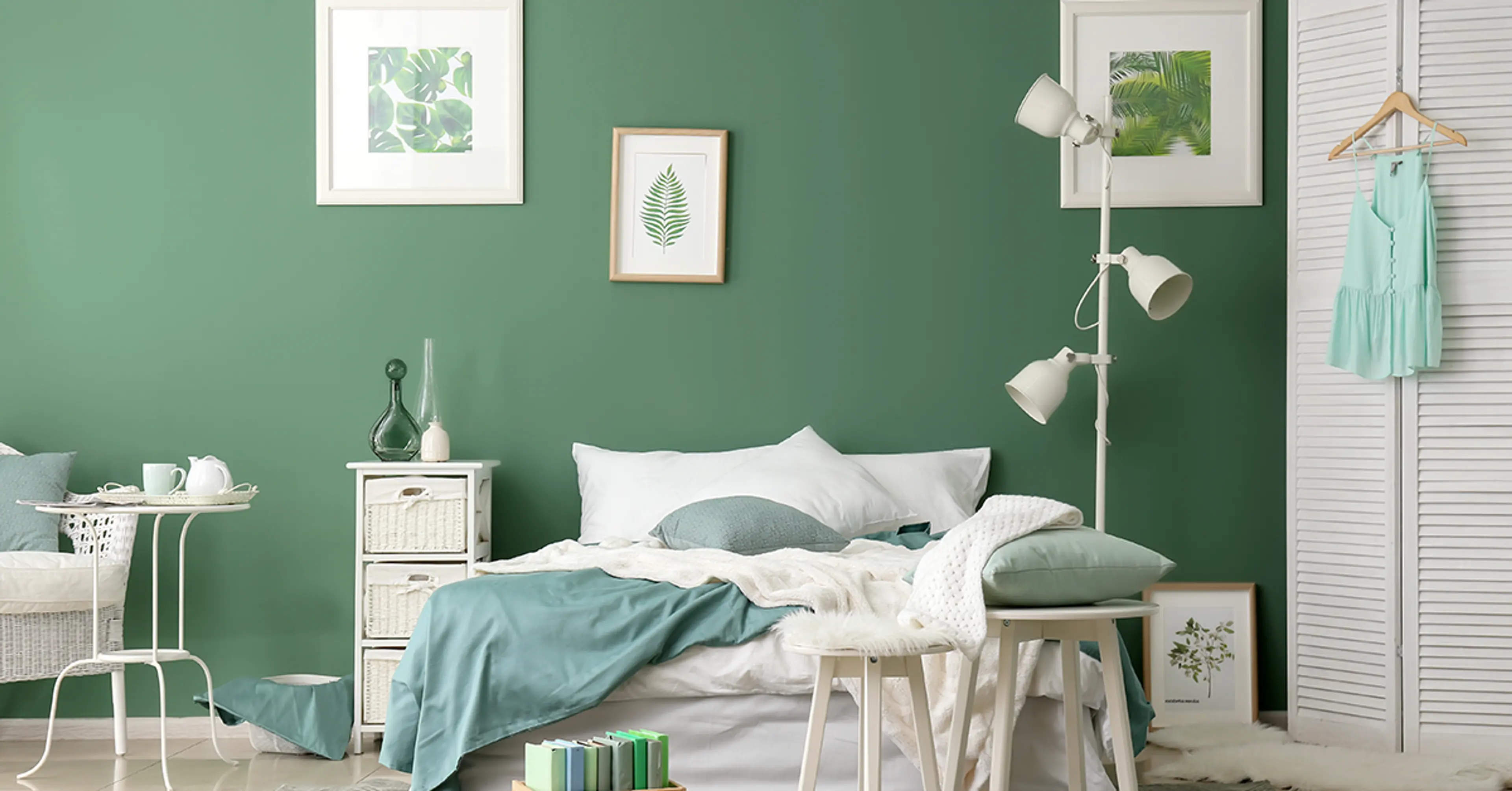 green-bedroom-wall