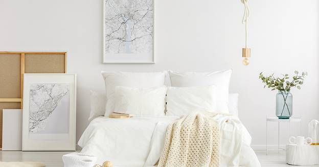Pure-white-walls-in-a-room