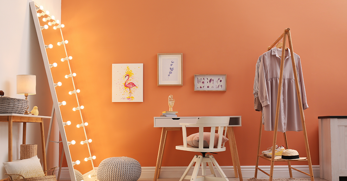 orange-walls-in-the-room