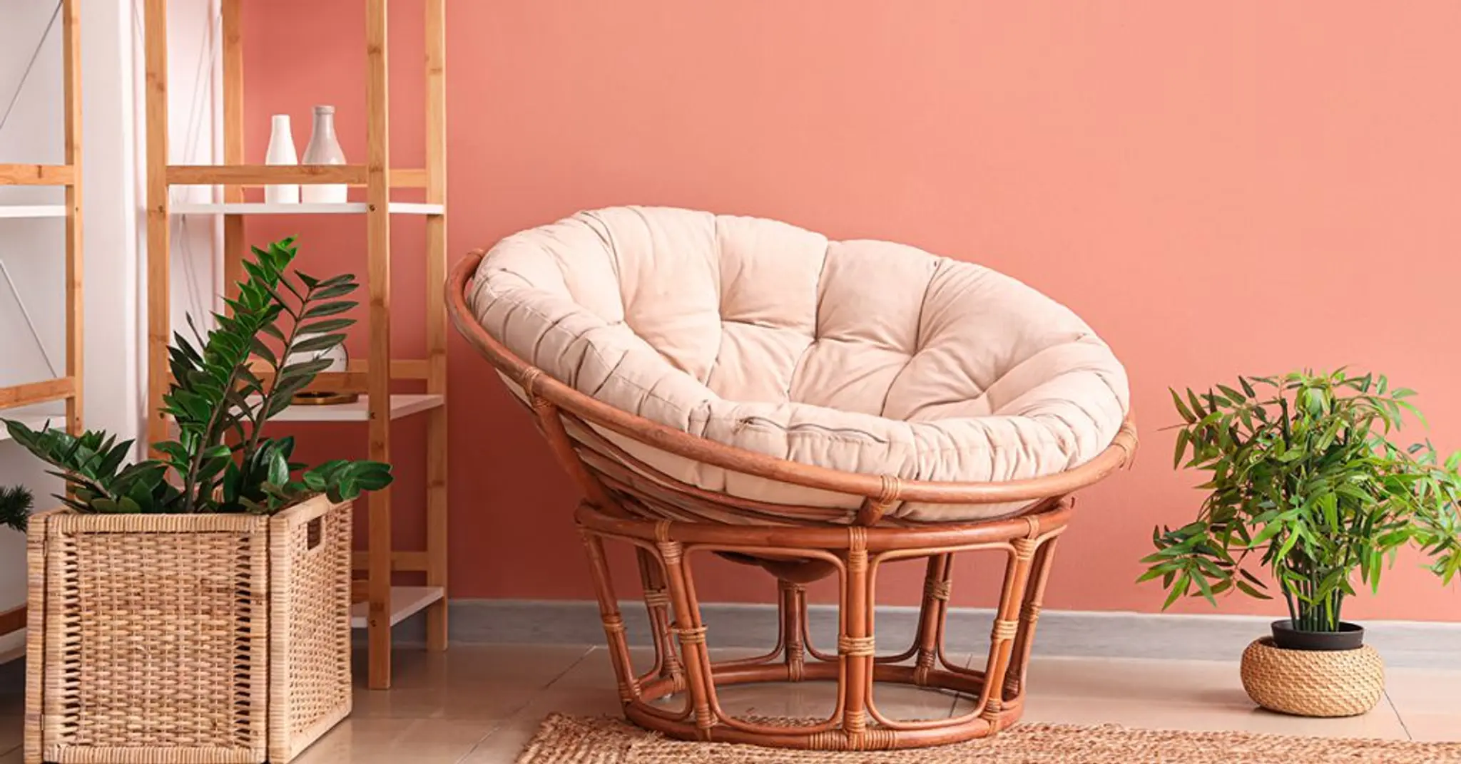 peach-fuzz-in-the-living-room-1024x536