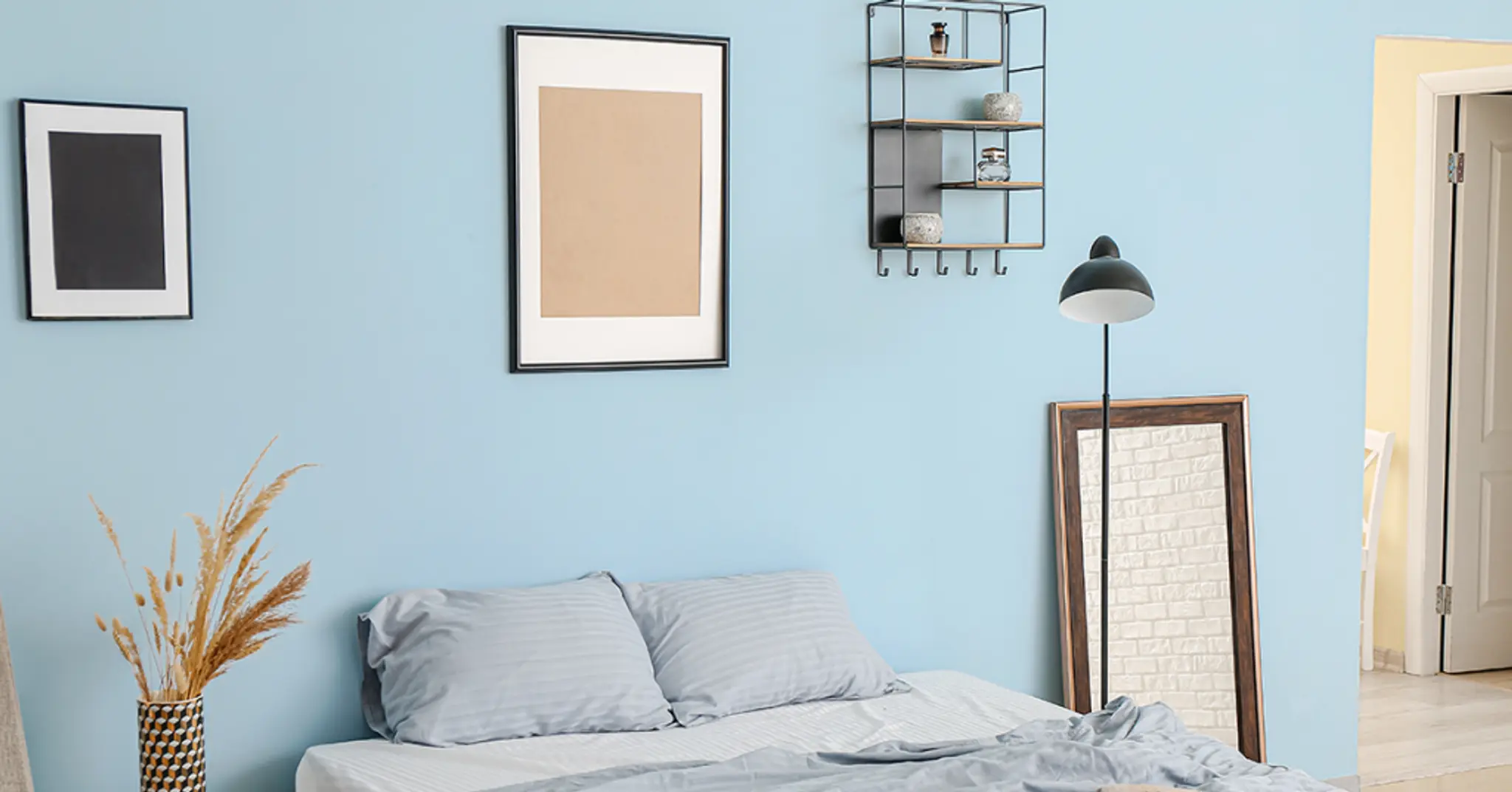 room-with-lighting-fixture-1024x536