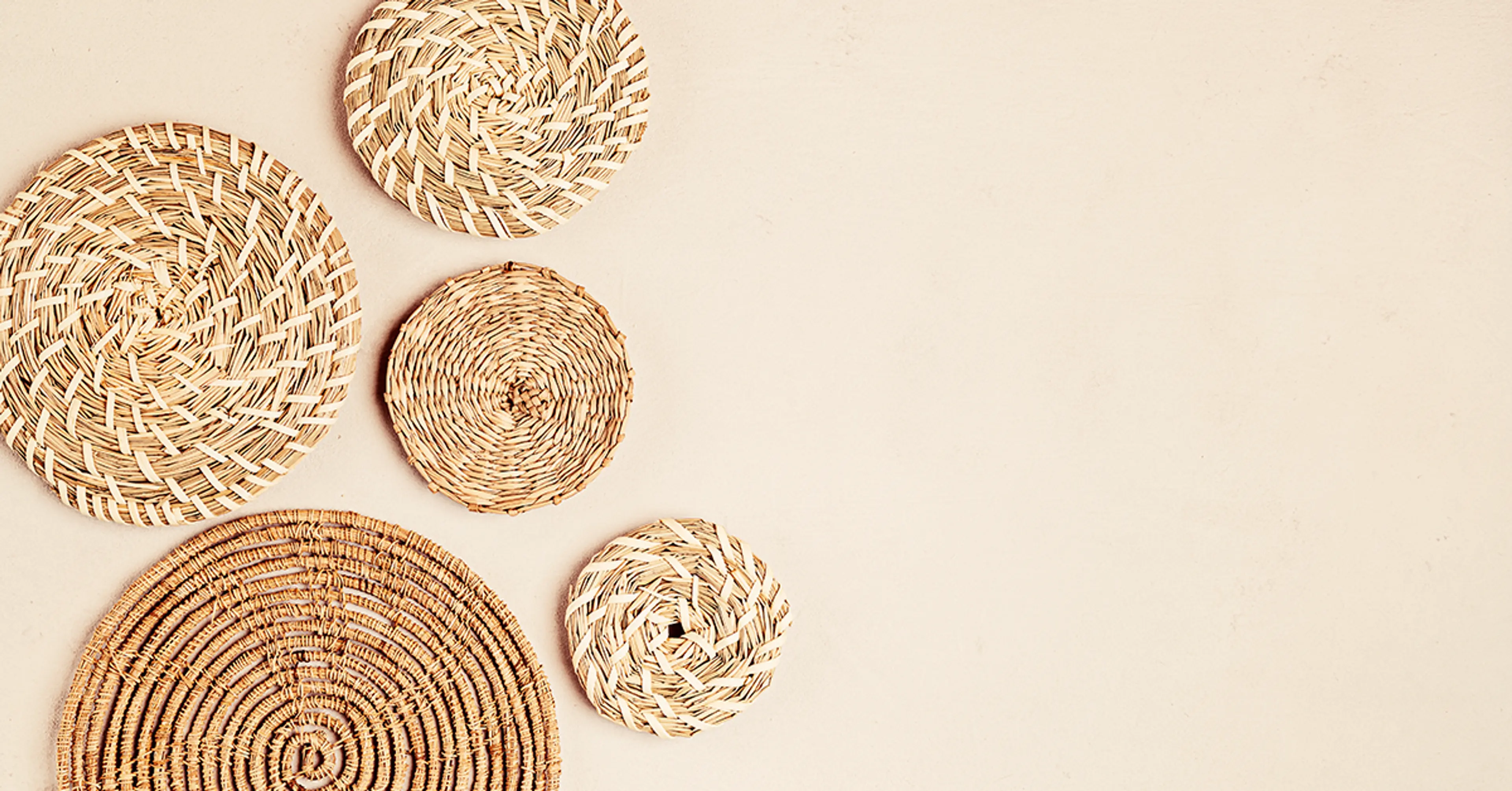 wall-baskets-in-the-living-area