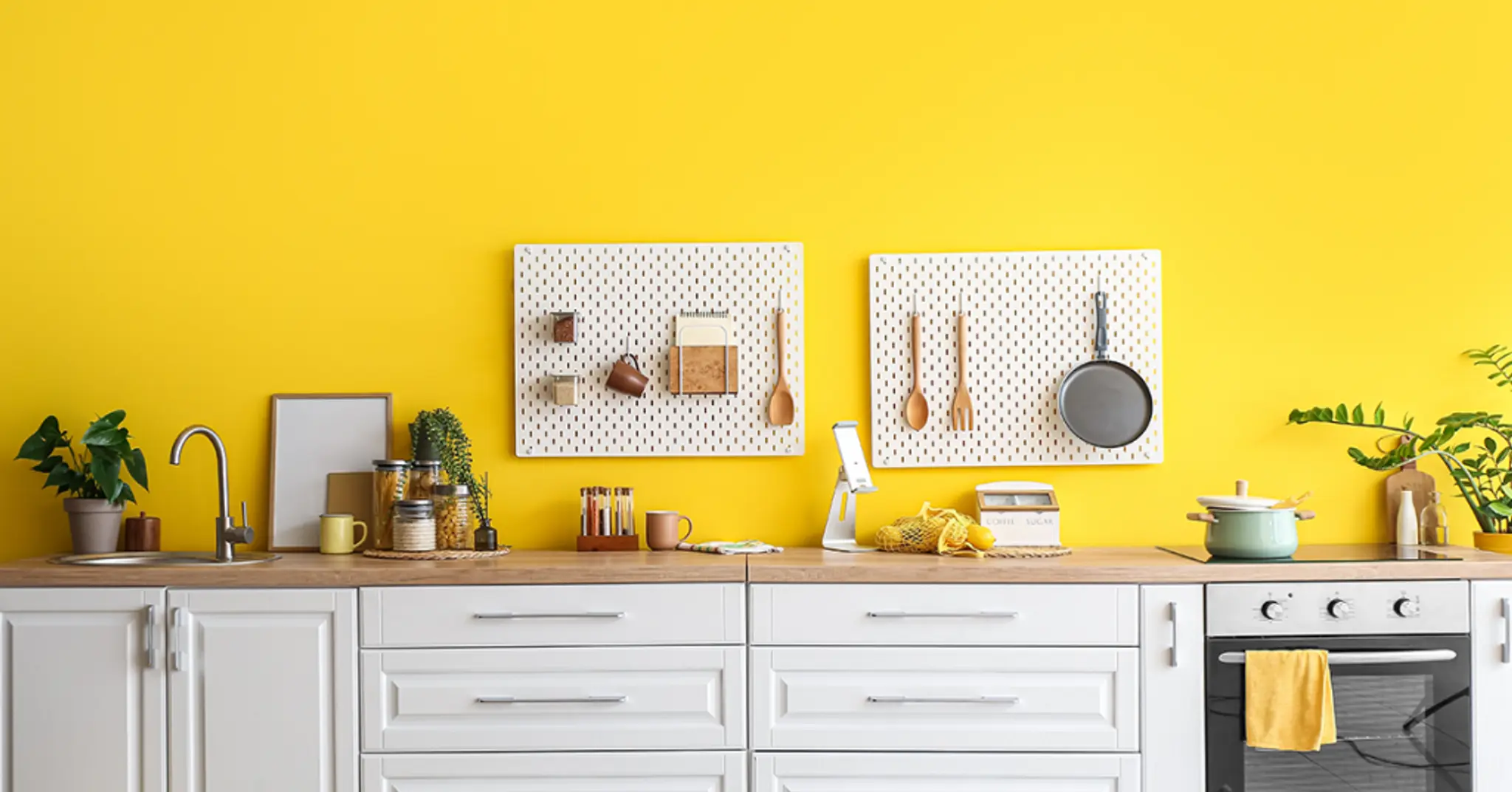 yellow-in-the-living-space-1024x536